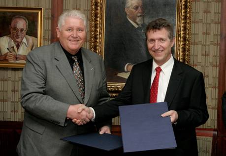 Gesundheitsminister Dr. Klaus Zeh unterzeichnet Vereinbarung mit Ärztekammer Österreich