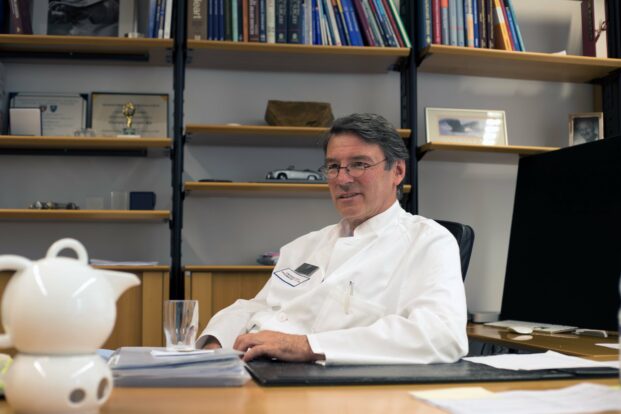 Künstliche Intelligenz – besser als der Doktor?Herzchirurg Prof. Dr. Dr. Friedhelm Beyersdorf sieht Entlastung für Ärzte und Vorteile für Patienten